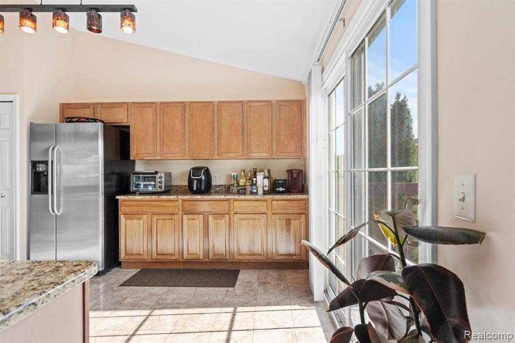 26626 KIRKWAY Circle, Woodhaven, MI 48183 — Photo 12