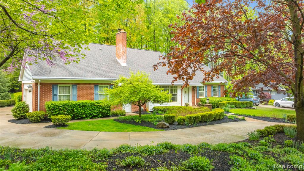 46270 BLOOMCREST Drive, Northville, MI 48167 — Photo 2