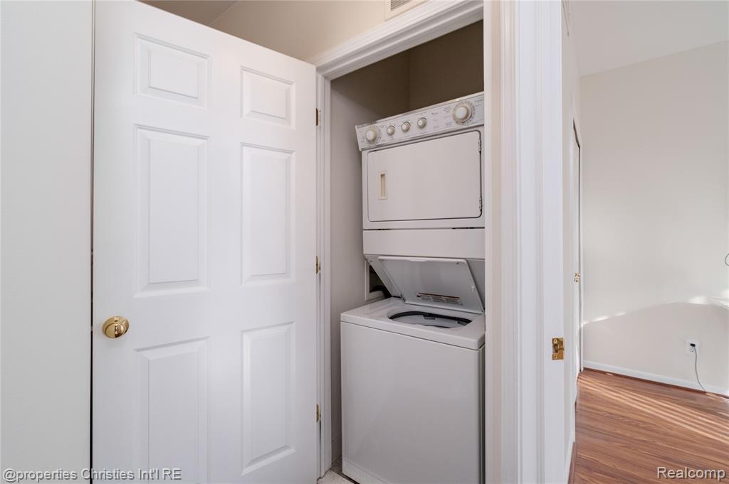 25558 Portico Lane, Novi, MI — Photo 21