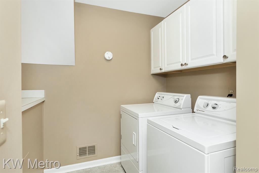 516 NEWBURNE POINTE, Bloomfield Hills, MI 48304 — Photo 32
