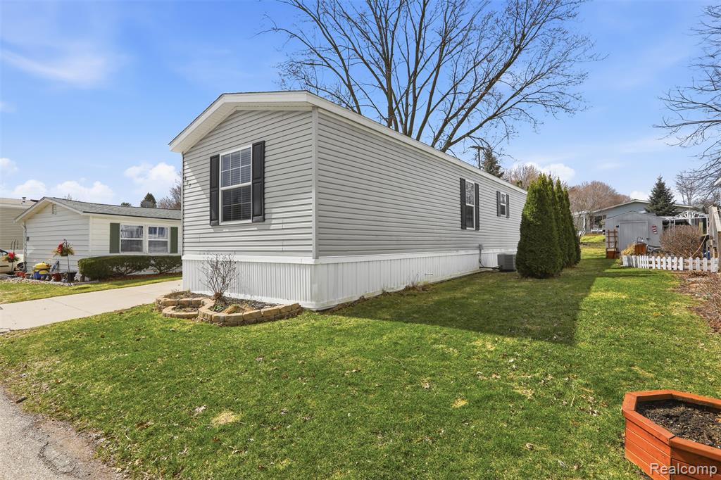 807 Swan Street, Rochester Hills, MI 48309 — Photo 22