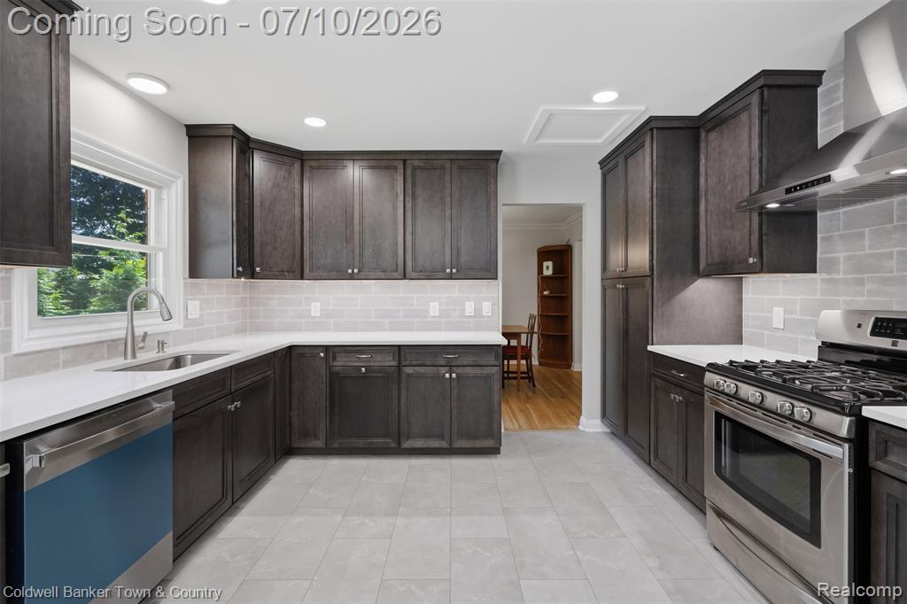 4301 Macqueen Drive, West Bloomfield, MI 48323 — Photo 13