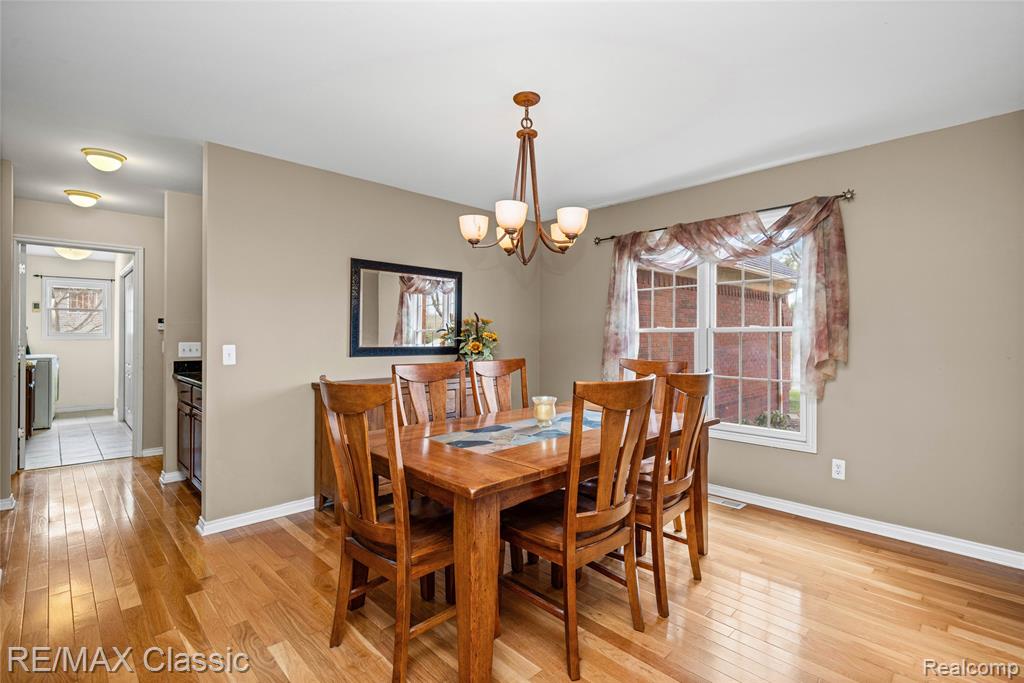 4930 Menominee Lane, Clarkston, MI 48348 — Photo 33