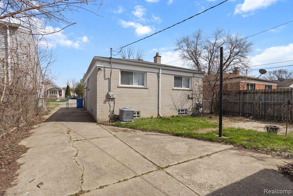 4976 CORNELL Street, Dearborn Heights, MI 48125 — Photo 25