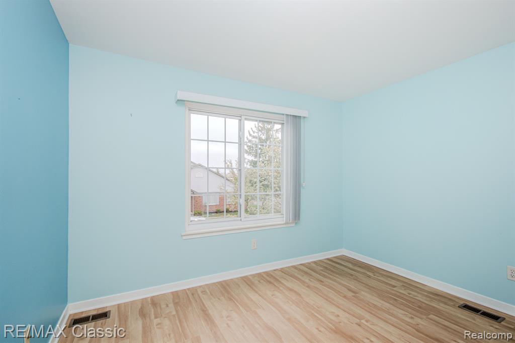 514 WINWOOD Circle, Walled Lake, MI 48390 — Photo 23