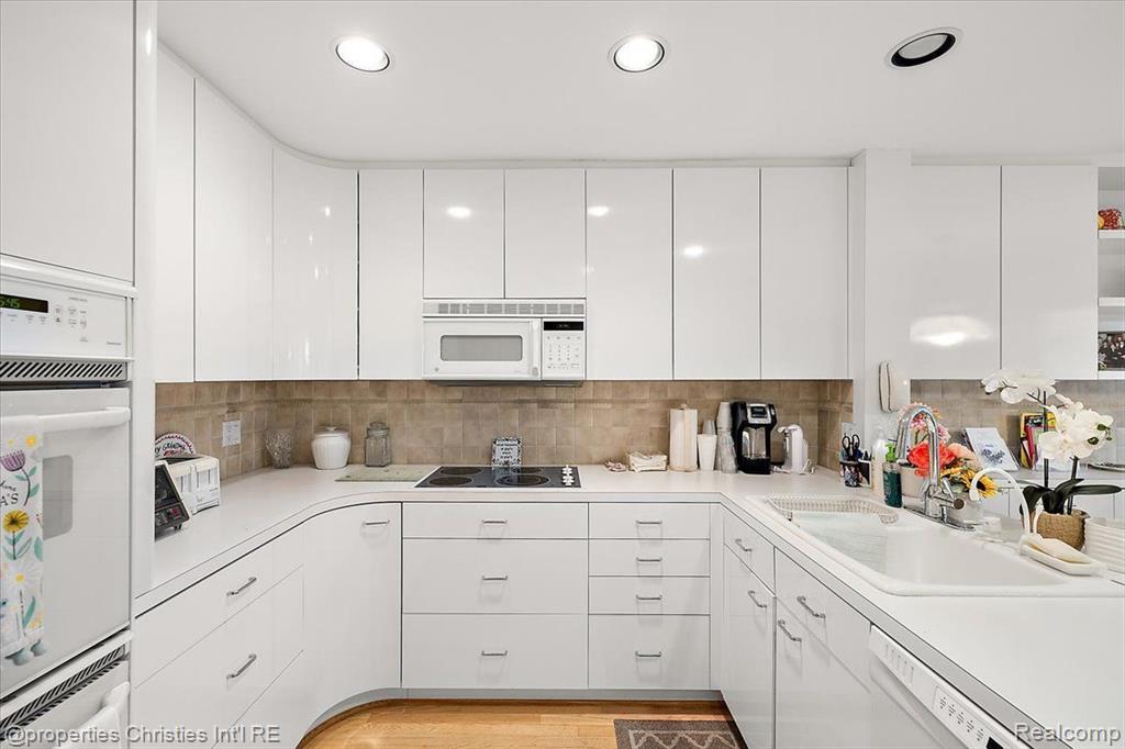 7036 Bridge Way, West Bloomfield, MI — Photo 15