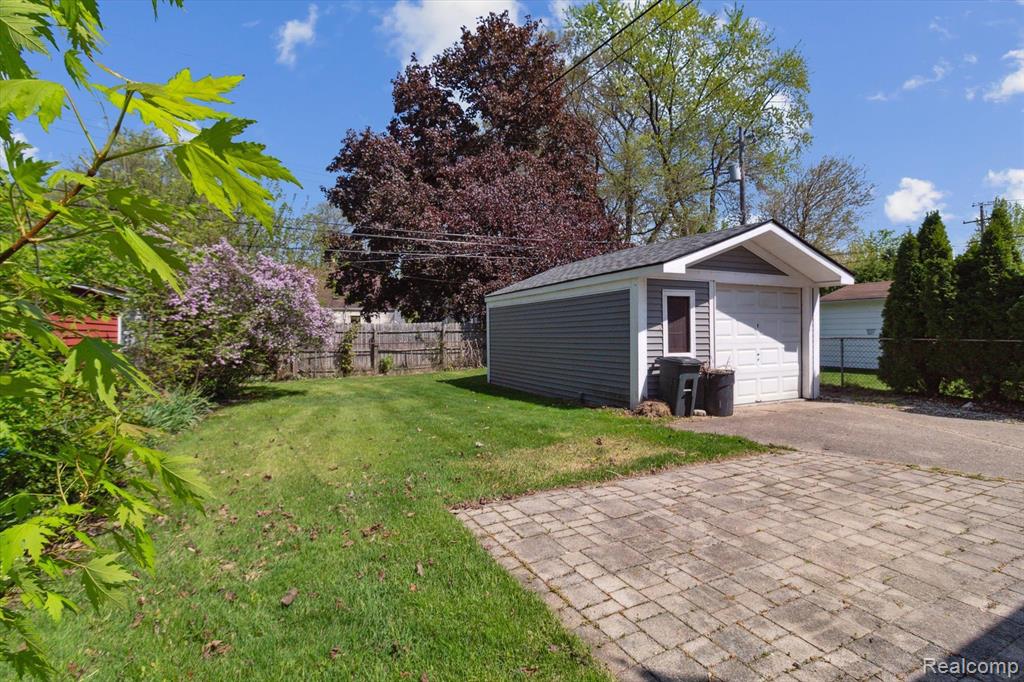 812 N KENWOOD Avenue, Royal Oak, MI 48067 — Photo 42