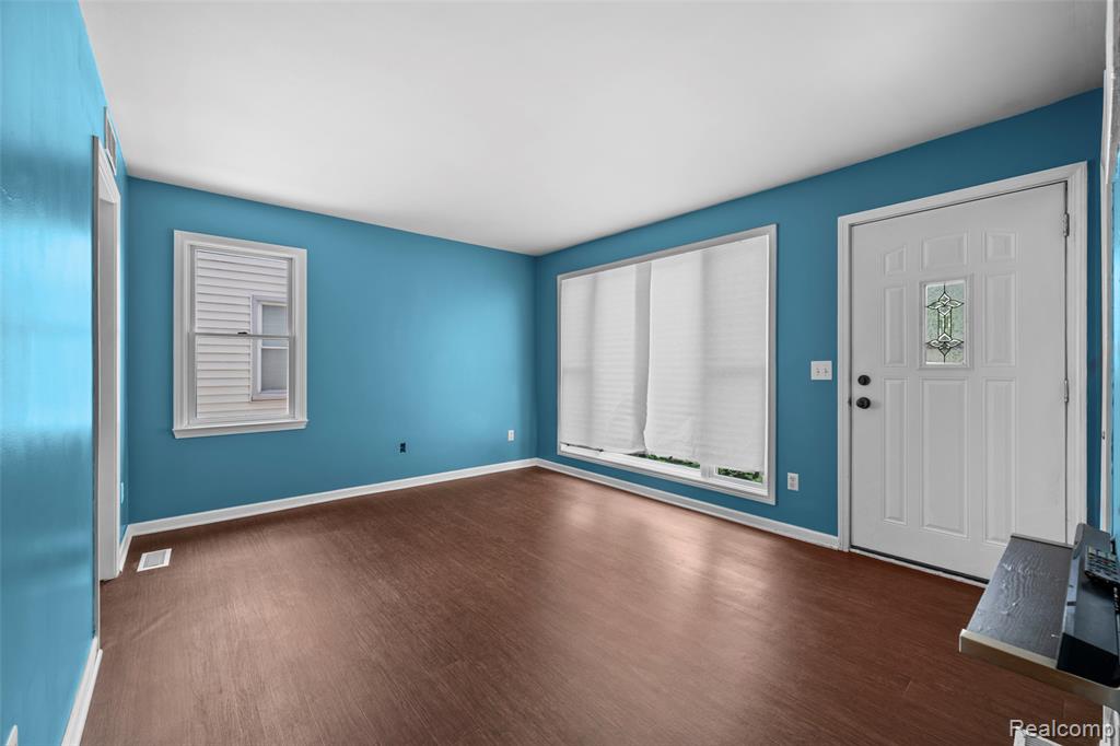 536 E Barrett Avenue, Madison Heights, MI 48071 — Photo 10