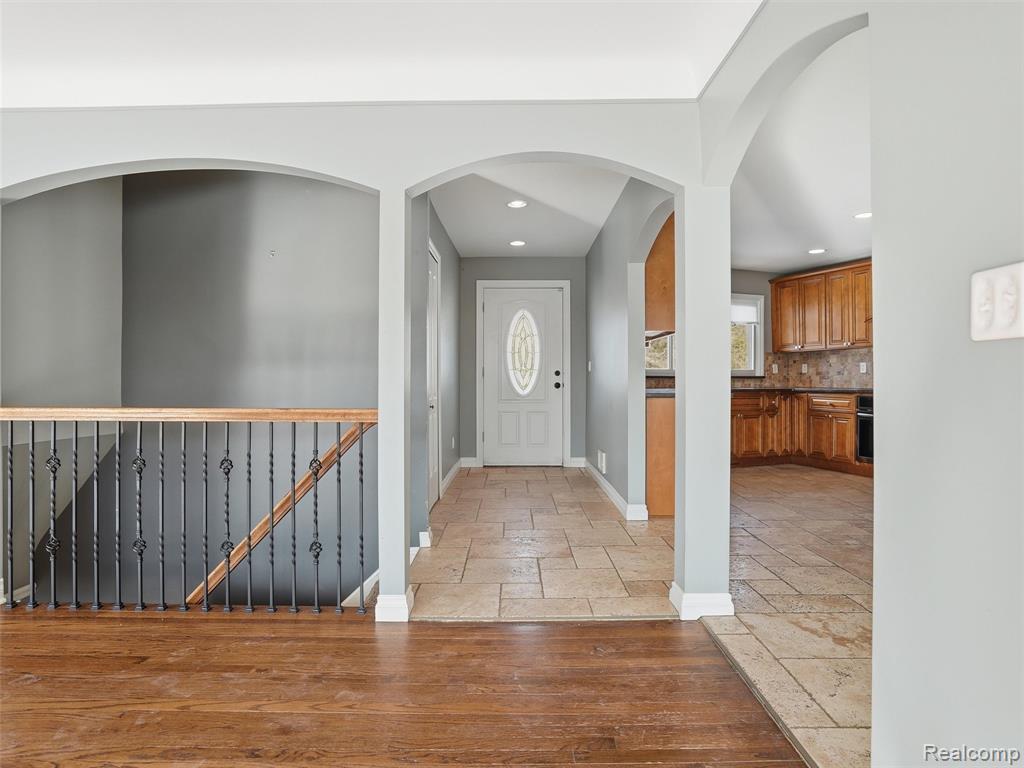 29750 Bristol Lane, Bingham Farms, MI 48025 — Photo 3