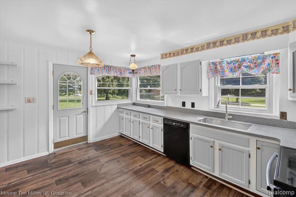46800 W 11 Mile Road, Novi, MI — Photo 14