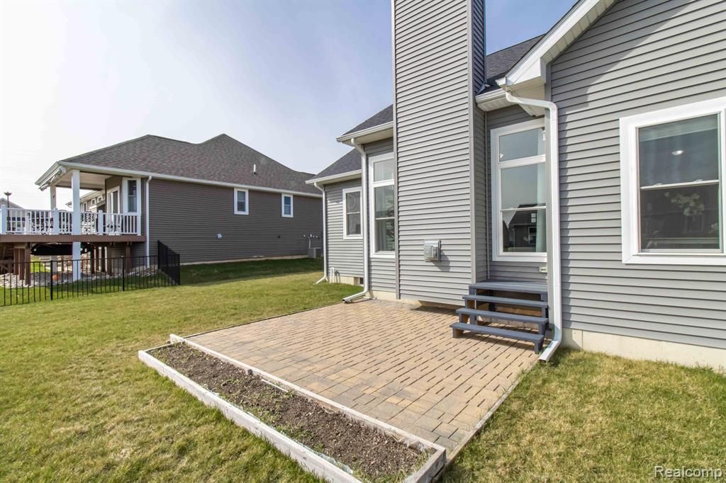 7788 YORKSHIRE Drive, Almont, MI 48003 — Photo 43