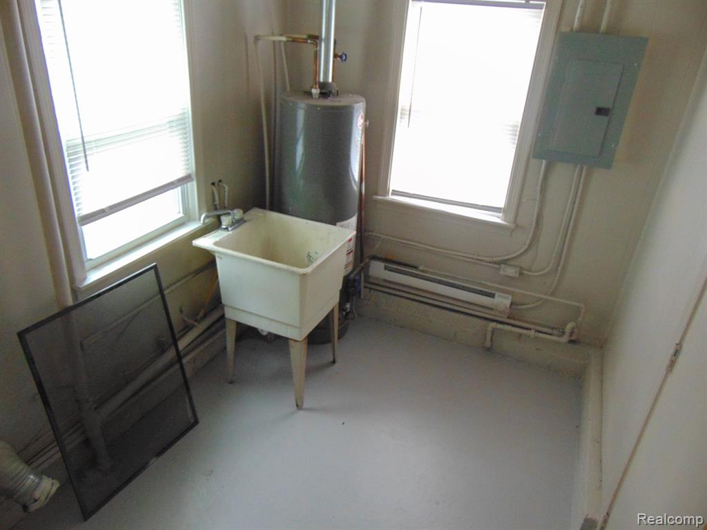 8454 SHERMAN Avenue, Warren, MI 48089 — Photo 13