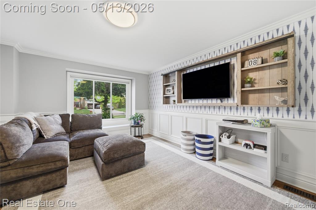 1031 Crestwood Court, South Lyon, MI 48178 — Photo 4