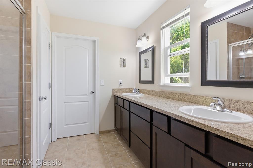 7946 Russell Drive, Westland, MI — Photo 18