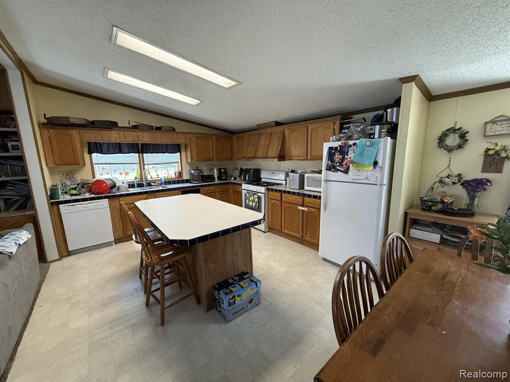 40 Bellwood, Swartz Creek, MI 48473 — Photo 2