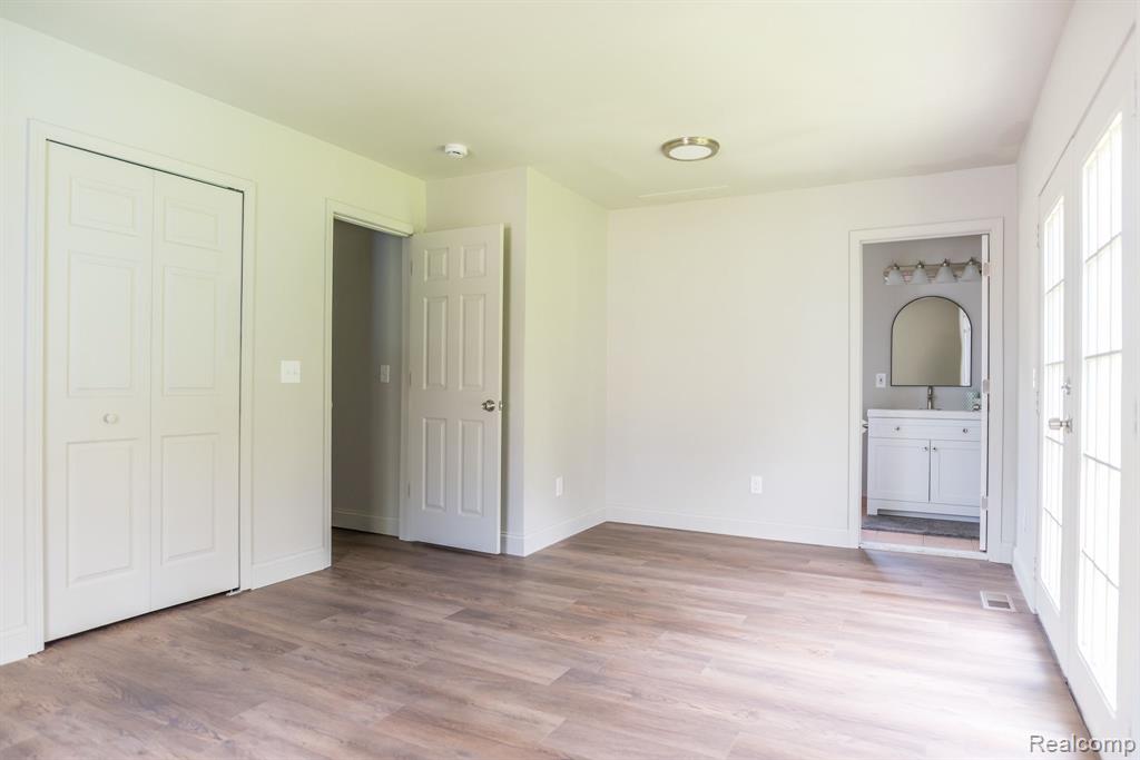 9114 ISLAND Drive, Clay, MI 48001 — Photo 32
