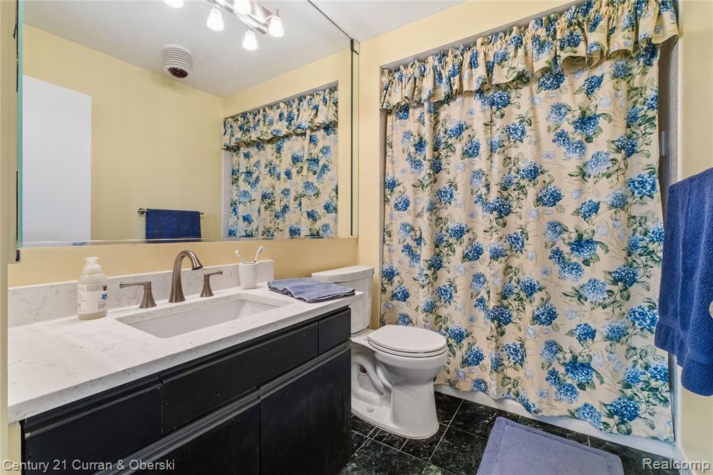5000 Town Center, 1606, Southfield, MI 48075 — Photo 33