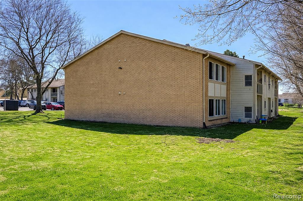 27845 Berrywood Lane, Farmington, MI 48334 — Photo 30