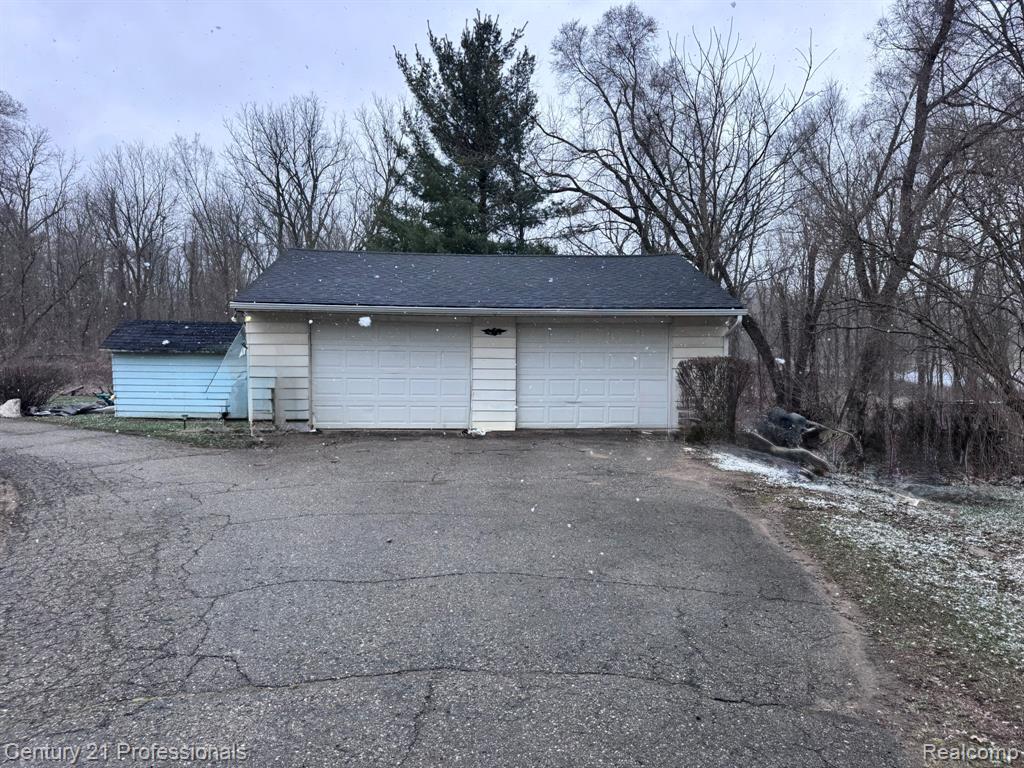 2021 W Rose Center Road, Holly, MI 48442 — Photo 9