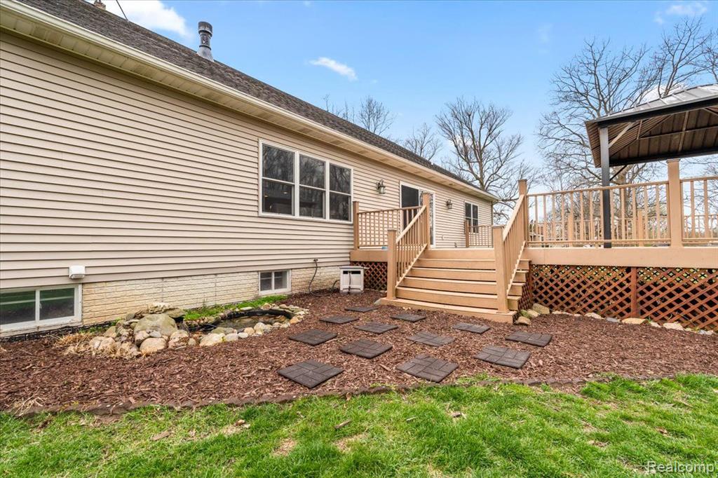 6318 MAPLE Avenue, Swartz Creek, MI 48473 — Photo 40