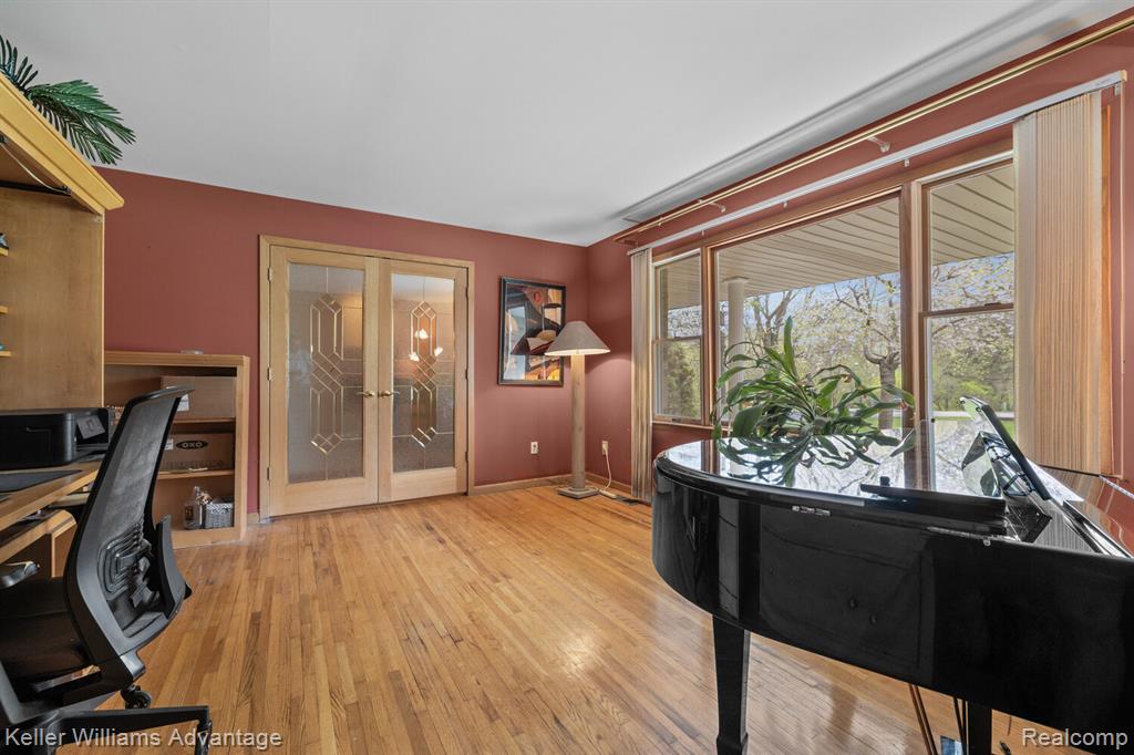 24806 Power Road, Farmington, MI 48336 — Photo 11