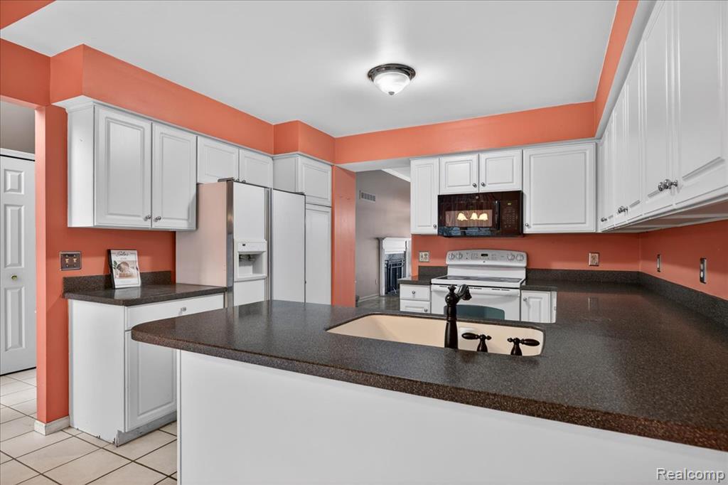 42689 Jason Court, 107, Sterling Heights, MI 48313 — Photo 18