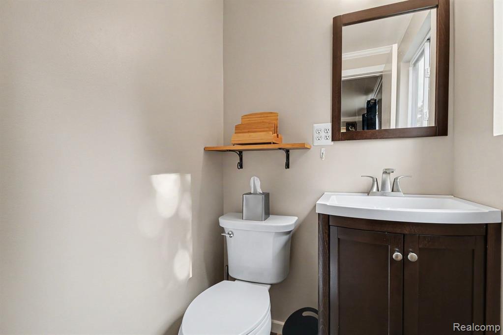 7370 Perry Lake Road, Clarkston, MI 48348 — Photo 12