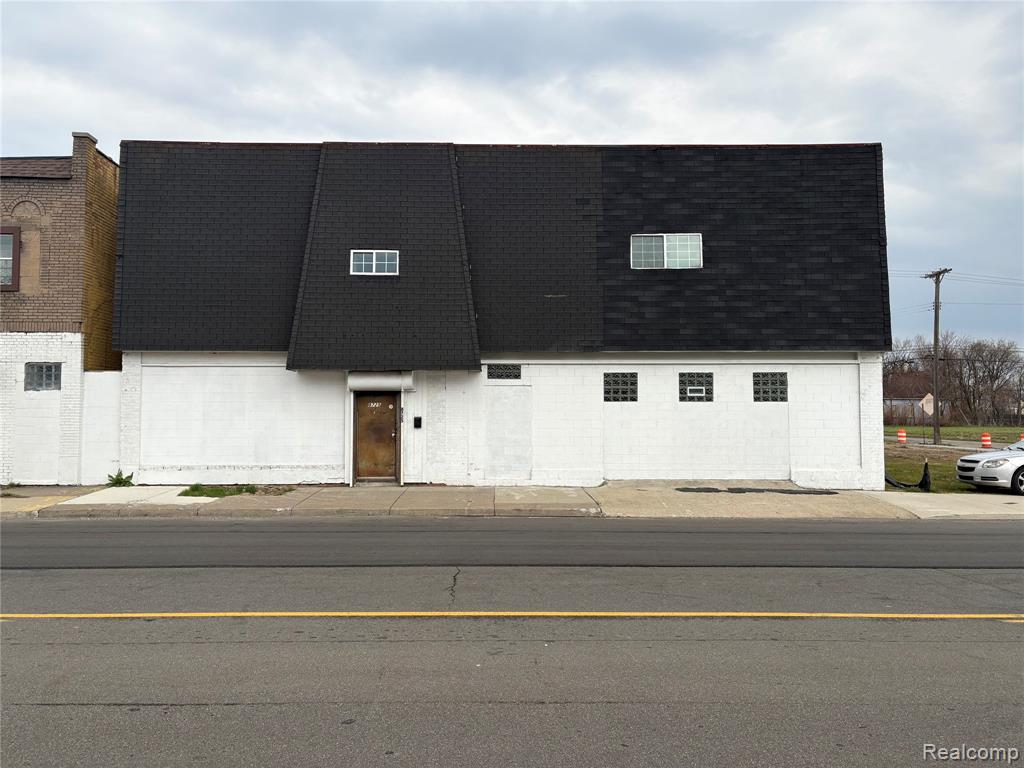 8725 Harper Avenue, Detroit, MI 48213 — front exterior