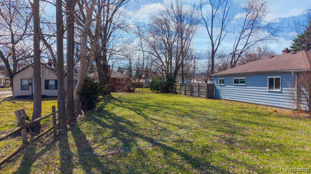 21913 Powers Avenue, Dearborn Heights, MI 48125 — Photo 2