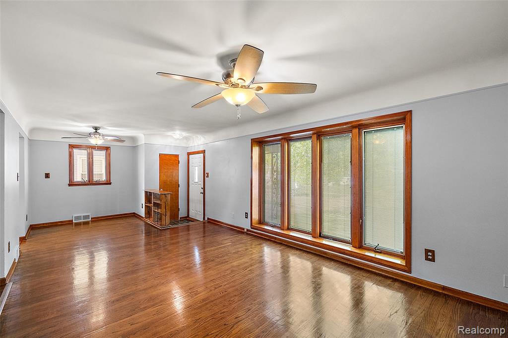 637 S Edgeworth Avenue, Royal Oak, MI 48067 — Photo 12