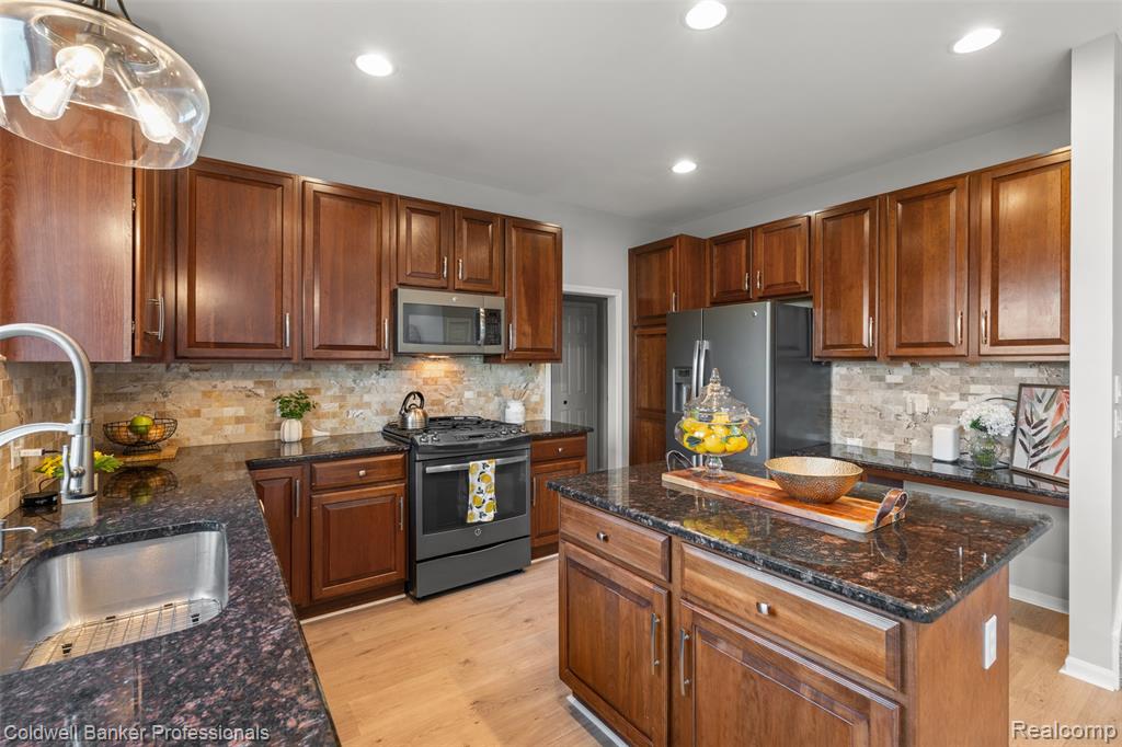 46969 Glastonbury Drive, Canton, MI 48188 — Photo 25