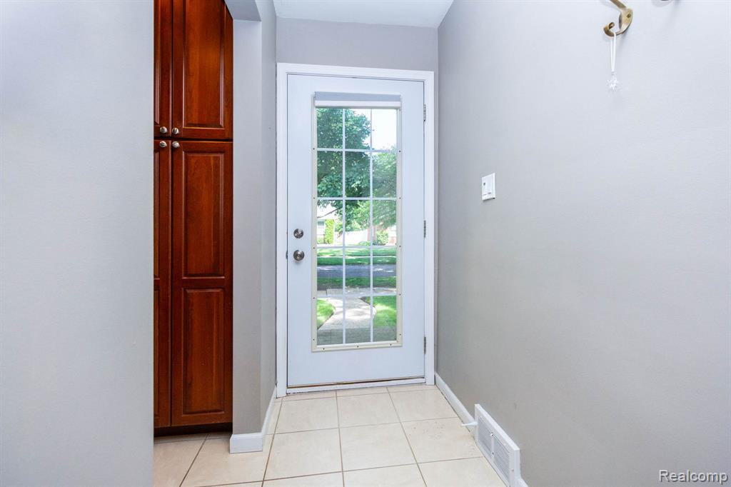 4237 Wakefield Road, Berkley, MI 48072 — Photo 6