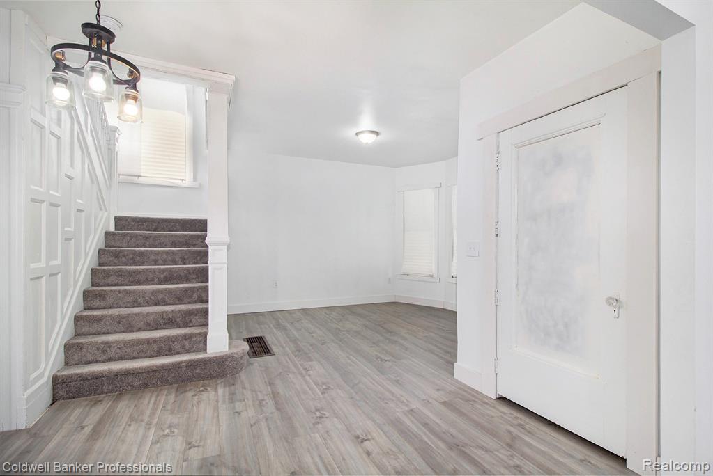 605 Calvert Street, Detroit, MI 48202 — Photo 7