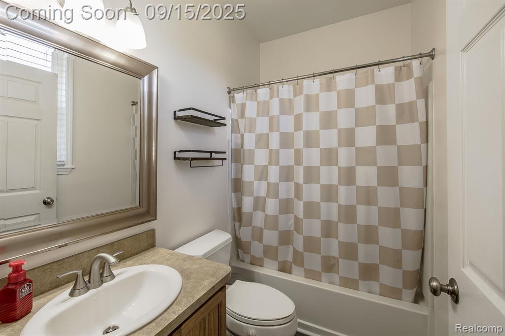 10455 Scarlet Oak Drive, Ypsilanti, MI 48198 — Photo 27