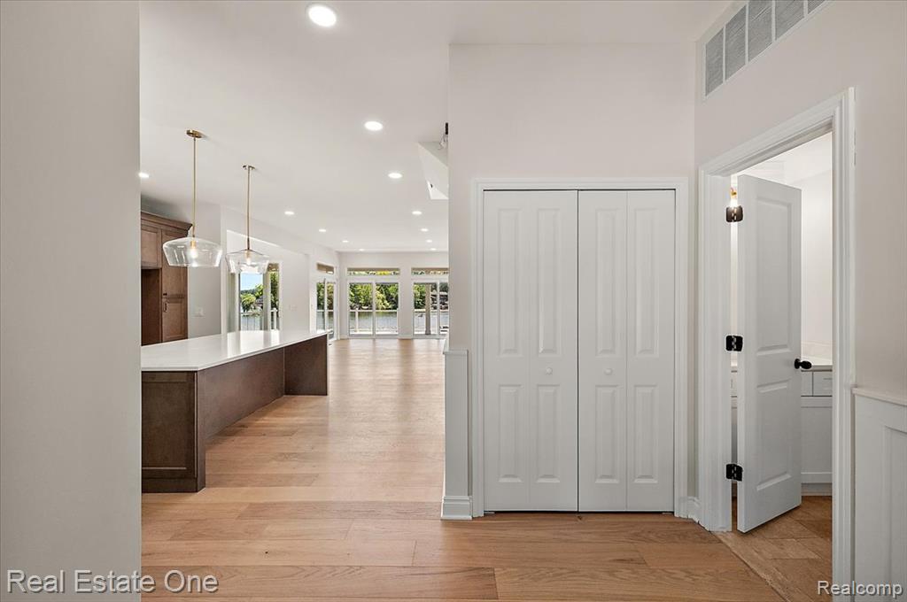 847 Fairview Street, Lake Orion, MI 48362 — Photo 2
