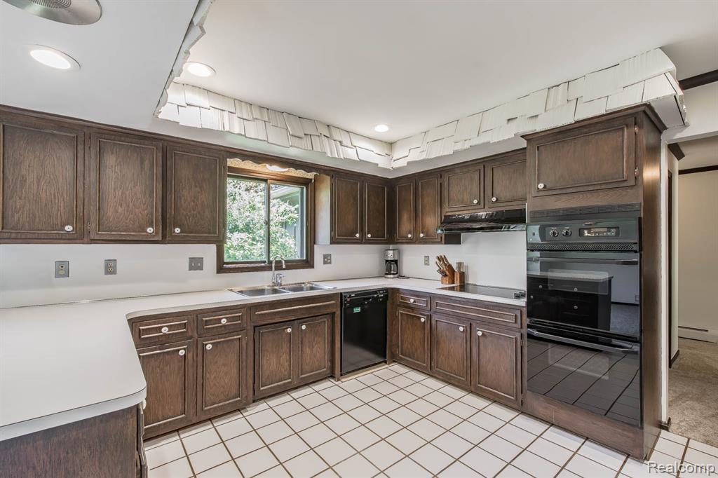 6674 Balmoral Terrace, Clarkston, MI — Photo 11