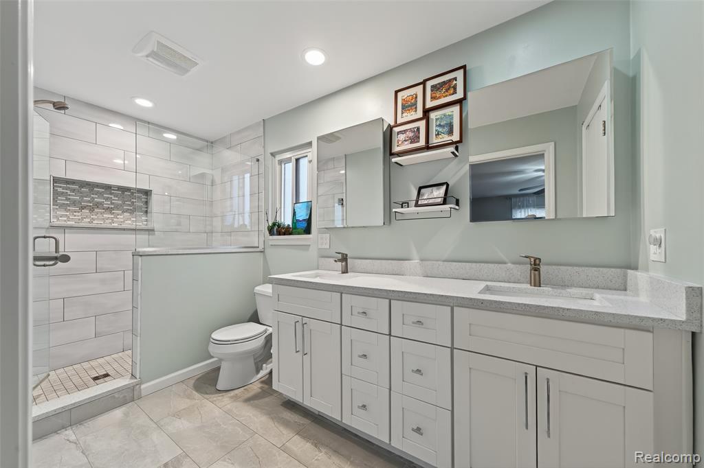 3960 Kings Point Drive, Troy, MI 48083 — Photo 18