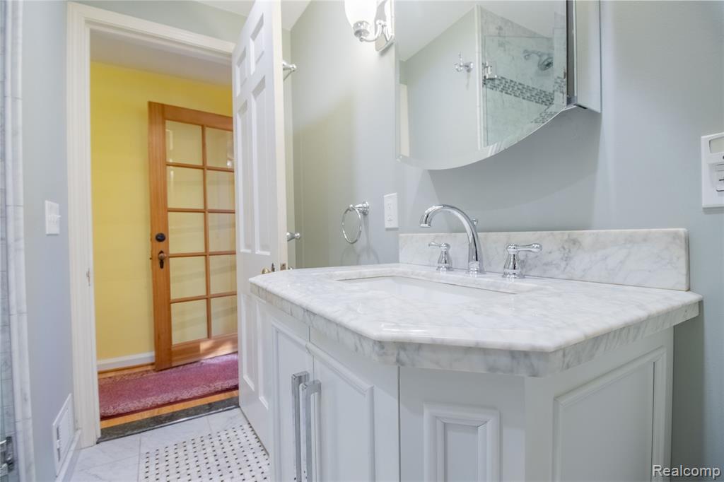 450 Roland Road, Grosse Pointe Farms, MI 48236 — Photo 26