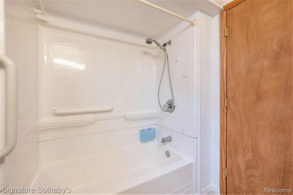 5533 ELDRIDGE Drive, Waterford, MI 48327 — Photo 12