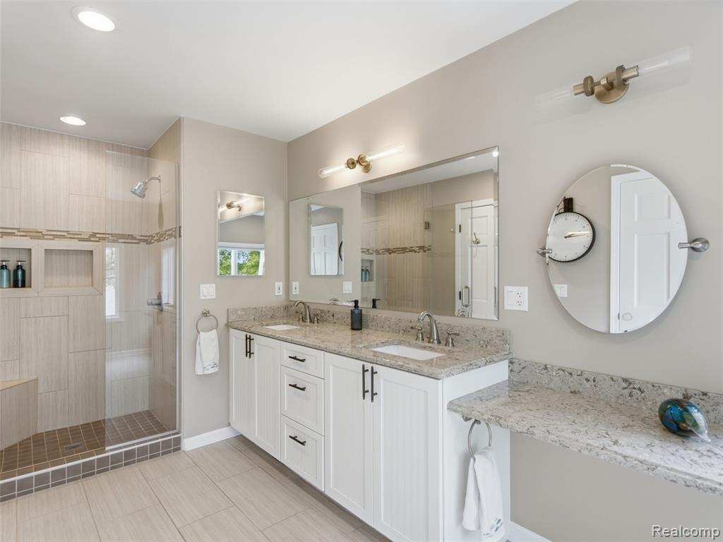 12224 Mantawauka Drive, Fenton, MI 48430 — Photo 34