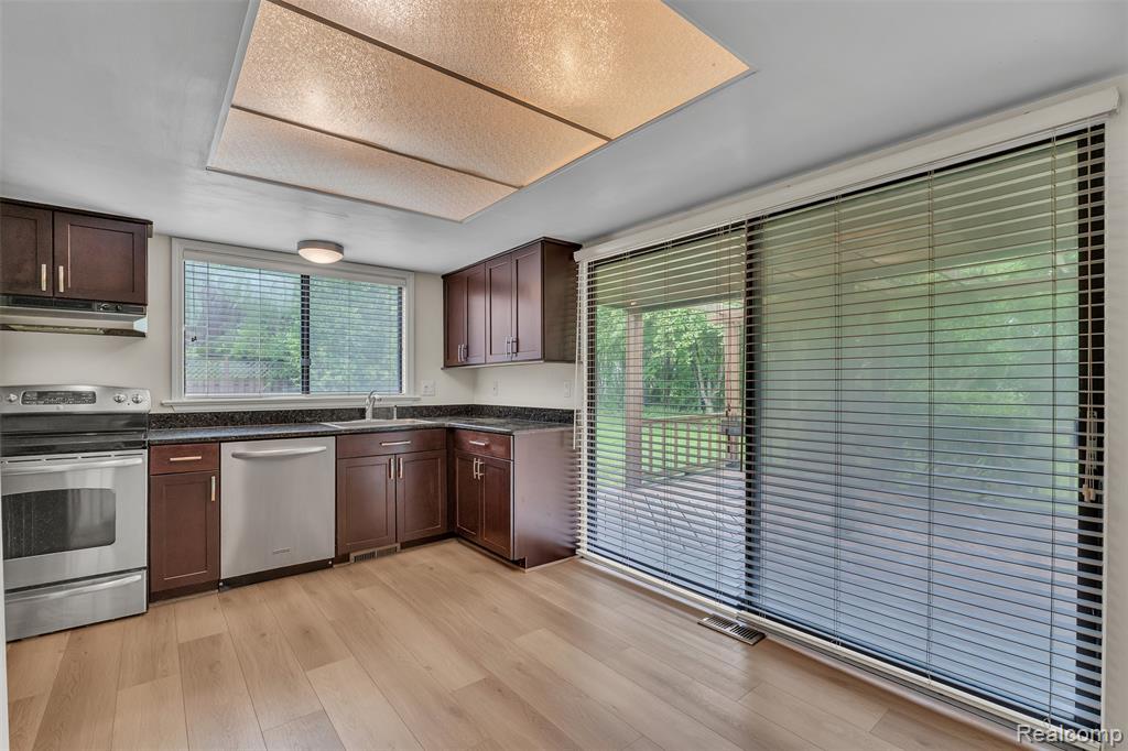 5772 Perrytown Drive, West Bloomfield, MI — Photo 24