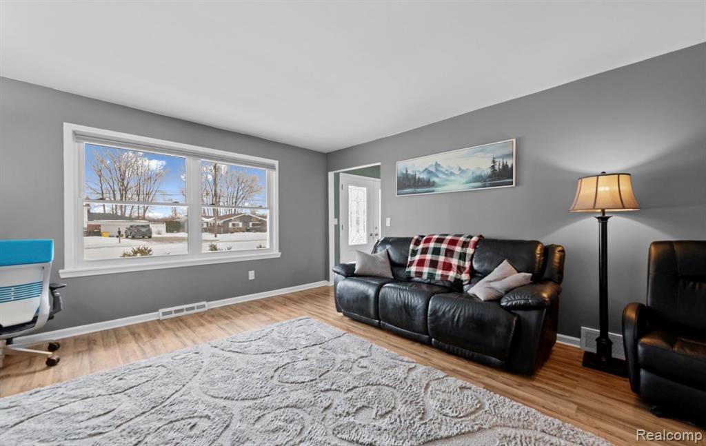 28426 Chatham Road, Grosse Ile, MI 48138 — Photo 11