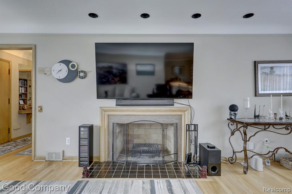 1557 Lochmoor Boulevard, Grosse Pointe Woods, MI 48236 — Photo 6
