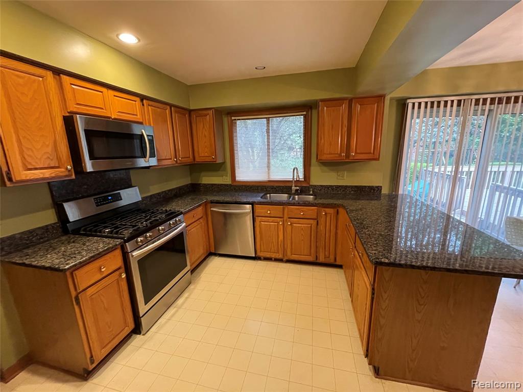 5299 Cloister Drive, Troy, MI 48085 — Photo 7