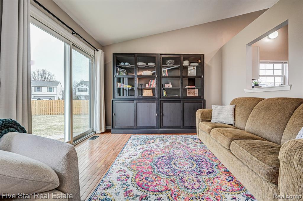 7511 BERMUDA DUNES, Ypsilanti, MI 48197 — Photo 9