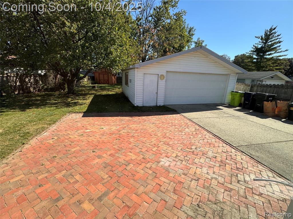 42708 Wilmington Drive, Sterling Heights, MI 48313 — Photo 2