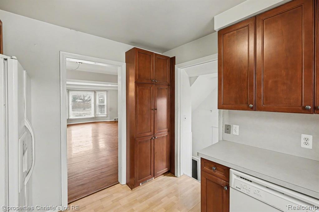 13146 Hart Avenue, Huntington Woods, MI — Photo 4