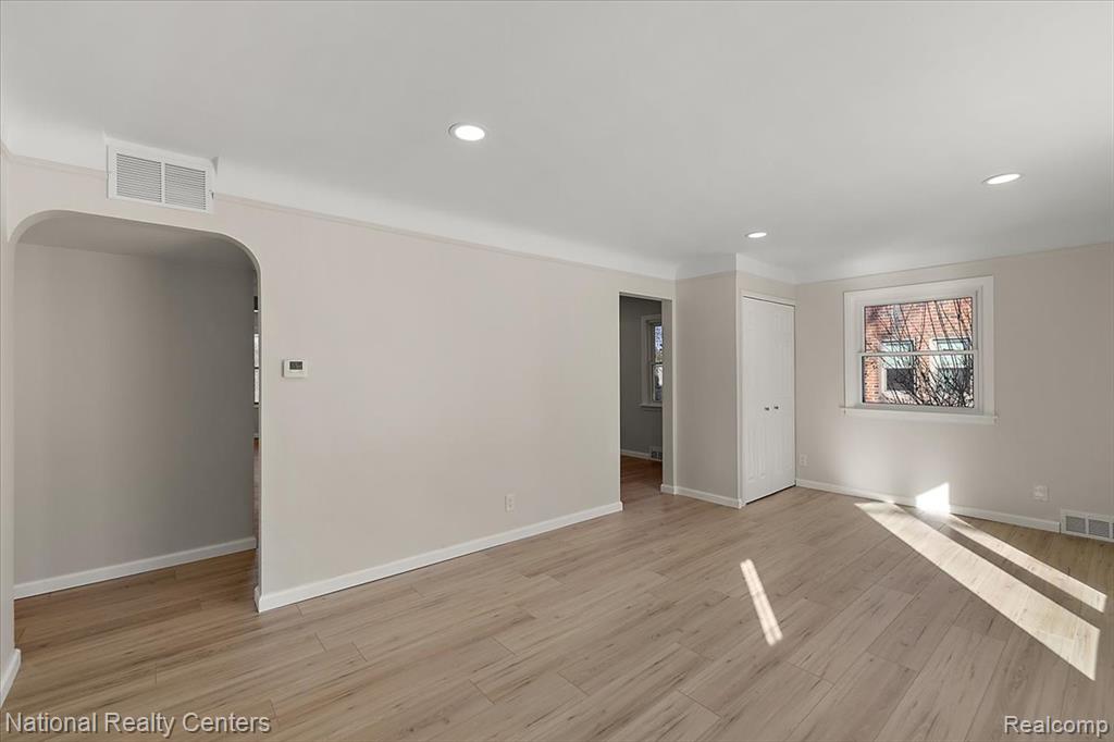 1938 Beverly Street, Keego Harbor, MI 48320 — Photo 14