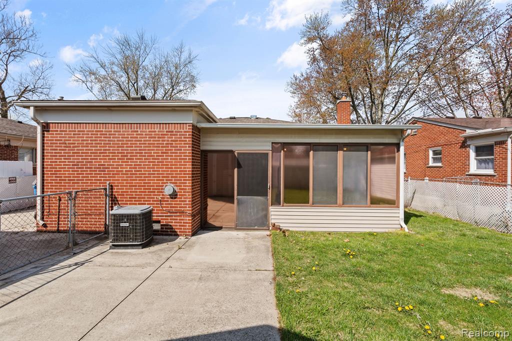 8540 ARNOLD Street, Dearborn Heights, MI 48127 — Photo 34
