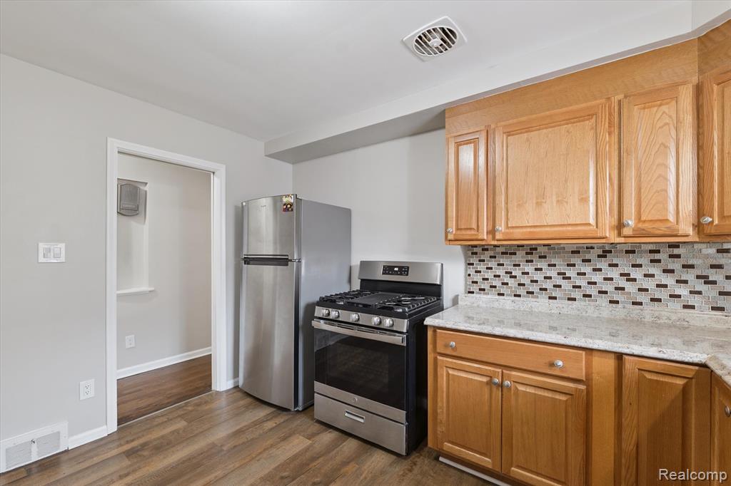 7307 Colonial Street, Dearborn Heights, MI 48127 — Photo 13